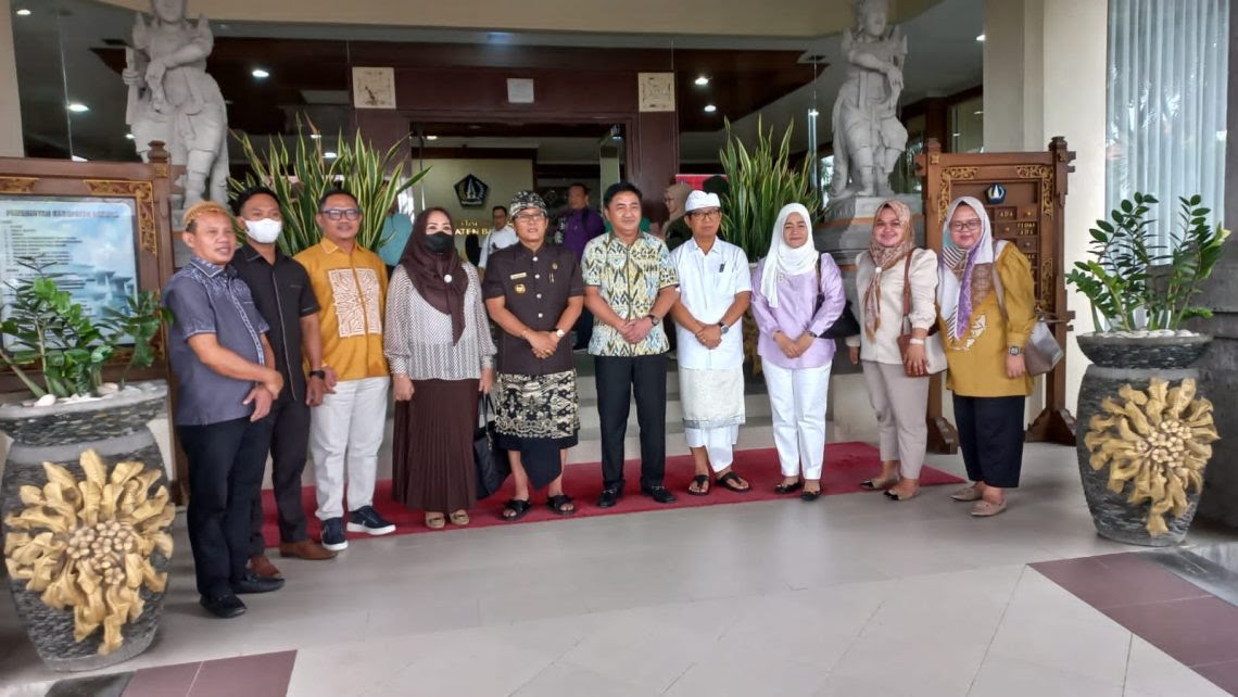 Studi Tiru Bali