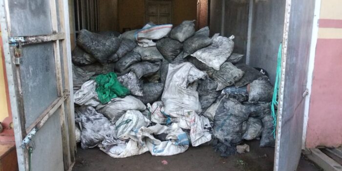 Rumah Warga Diduga Jadi Tempat Penyimpanan Tumpukan Batu Hitam