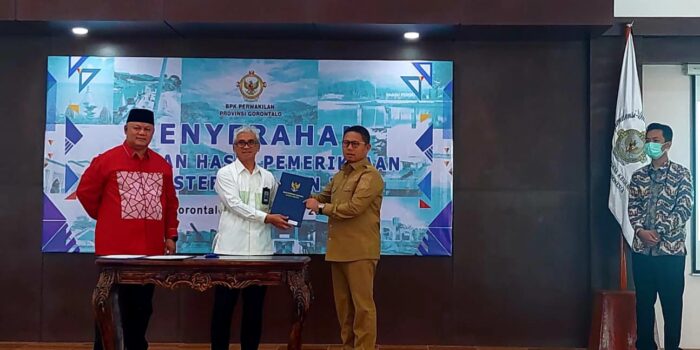 BPK Gorontalo Serahkan Laporan Hasil Pemeriksaan Kinerja ke Pemda