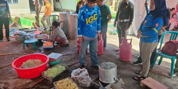 Ishak Ntoma Pantau Penanganan Pasca Banjir di Bone Pesisir