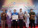 Kadis PUPR Bone Bolango Raih Penghargaan Pemimpin Perubahan Terbaik OPD 2022
