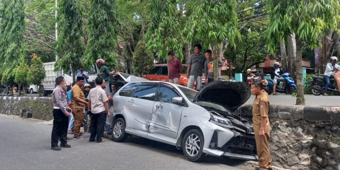 Mobil Dinas Milik Pemda Bone Bolango Kecelakaan di JDS