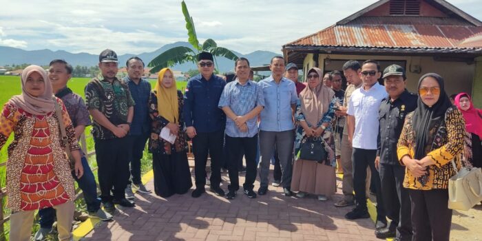 Dekot Gorontalo Tinjau Pekerjaan Paving Blok di Wongkaditi Timur