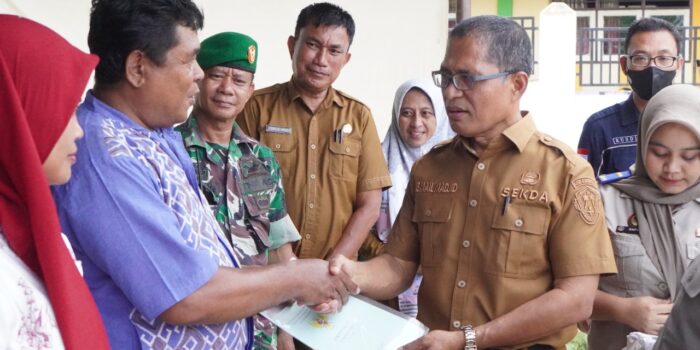 BPN Kota Gorontalo Serahkan 83 Sertifikat Tanah ke Warga Pilolodaa