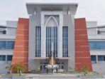 UNG Kibarkan Bendera Setengah Tiang atas Wafatnya Prof Thahir Musa