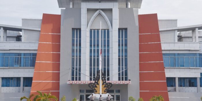 UNG Kibarkan Bendera Setengah Tiang atas Wafatnya Prof Thahir Musa