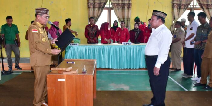 Bupati Pohuwato Lantik PAW Anggota BPD Lemito