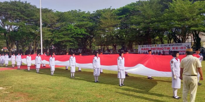 Bendera Merah Putih Sepanjang 23 Meter Dibentangkan Saat Upacara Hari Patriotik di Gorontalo