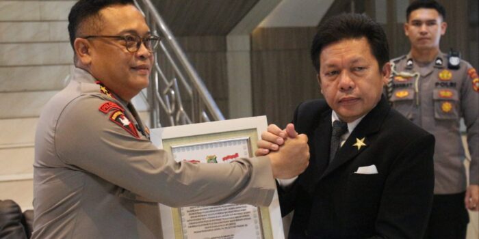 Dedikasi dan Berinovasi, Kapolda Gorontalo Terima Presisi Award dari LEMKAPI
