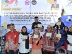 Forum Puspa Serahkan Buku Nikah ke 100 Pasutri di HUT Pohuwato