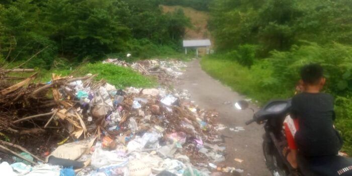 TPA Inomunga Tak terawat, Sampah Berserakan di Jalan hingga ke Ladang Warga