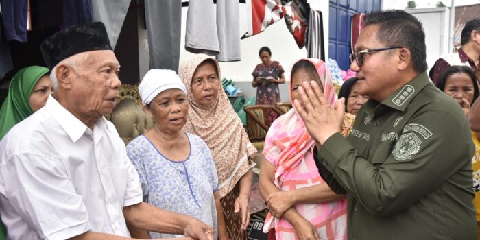 Marten Taha Salurkan Bantuan Langsung Untuk Korban Banjir Manado