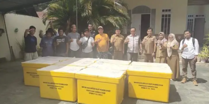 Ketiban “Durian Runtuh”, Nelayan dan Pedagang Ikan di Kota Gorontalo Dapat Bantuan Coolbox