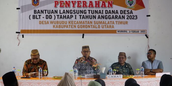 Warga Kurang Mampu di Sumalata Timur Terima BLT Dana Desa