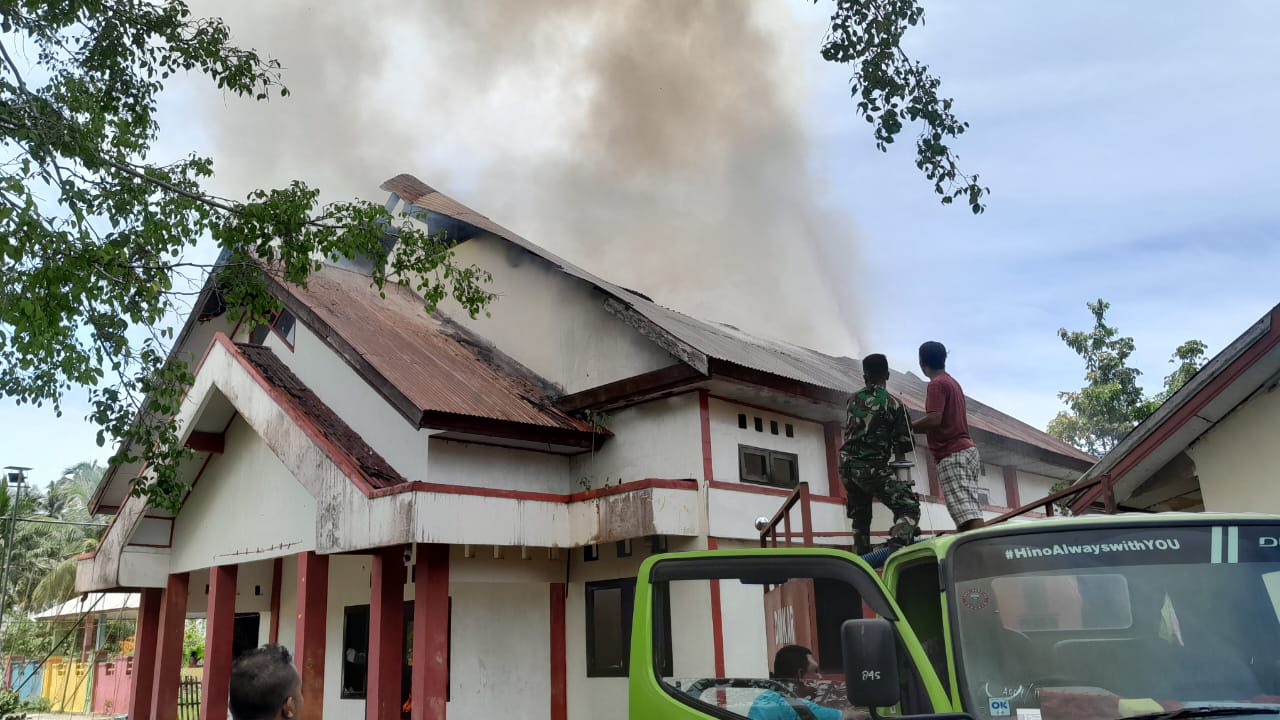 Balai Pertemuan Terbakar
