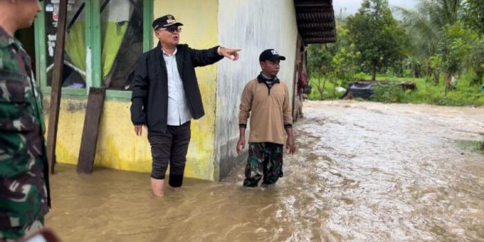 Bupati Thariq Tinjau Lokasi Bencana Banjir di Desa Ladapa