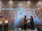 Marten Taha Raih Penghargaan Sebagai Wali Kota Pendukung Pengelolaan Zakat