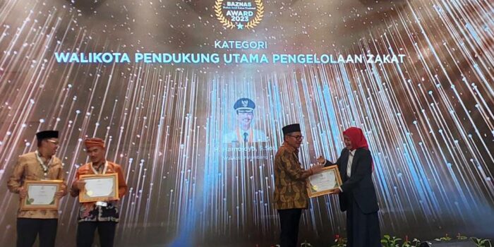 Marten Taha Raih Penghargaan Sebagai Wali Kota Pendukung Pengelolaan Zakat