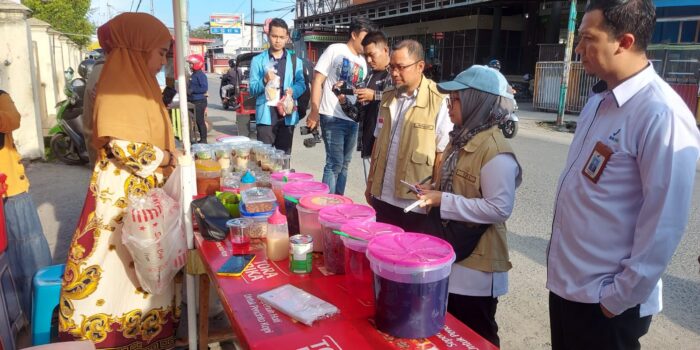 BPOM Gorontalo Periksa Jajanan Takjil di Depan Kampus UNG