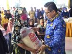 Pemkot Gorontalo Salurkan 172 Ton Beras untuk 17.240 KPM