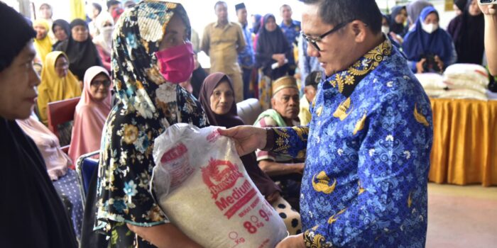 Pemkot Gorontalo Salurkan 172 Ton Beras untuk 17.240 KPM