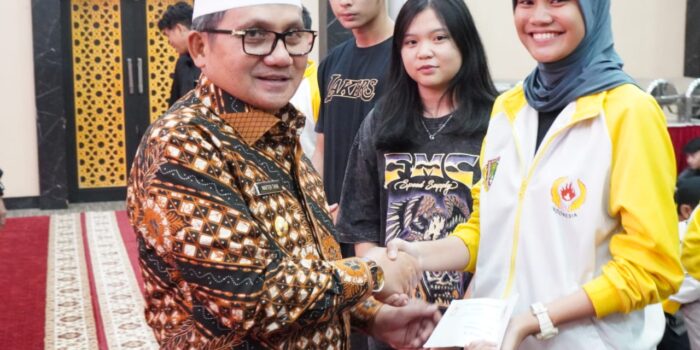 Raih Peringkat 1, Pemkot Gorontalo Serahkan Bonus kepada Atlet Porprov