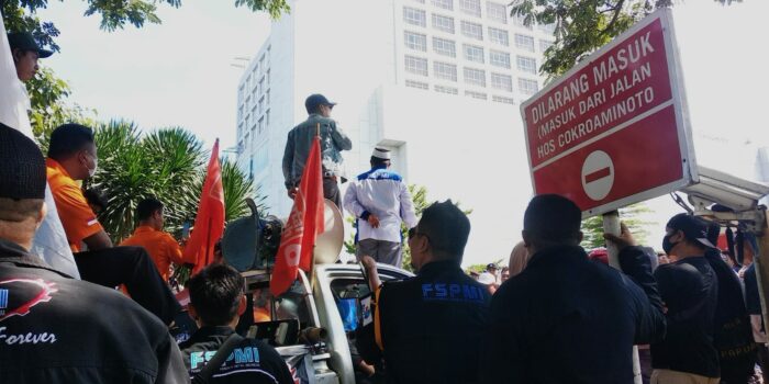 27 Karyawan Citimall Gorontalo di PHK, Puluhan Buruh Demo