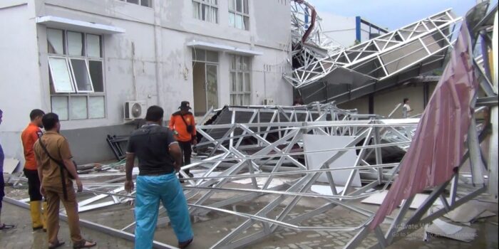 Kanopi Aula di Kantor Inspektorat Kota Gorontalo Ambruk