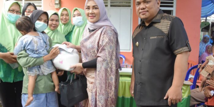 Wabup Gorontalo Beri Bansos ke Anak Asuh Penderita Stunting
