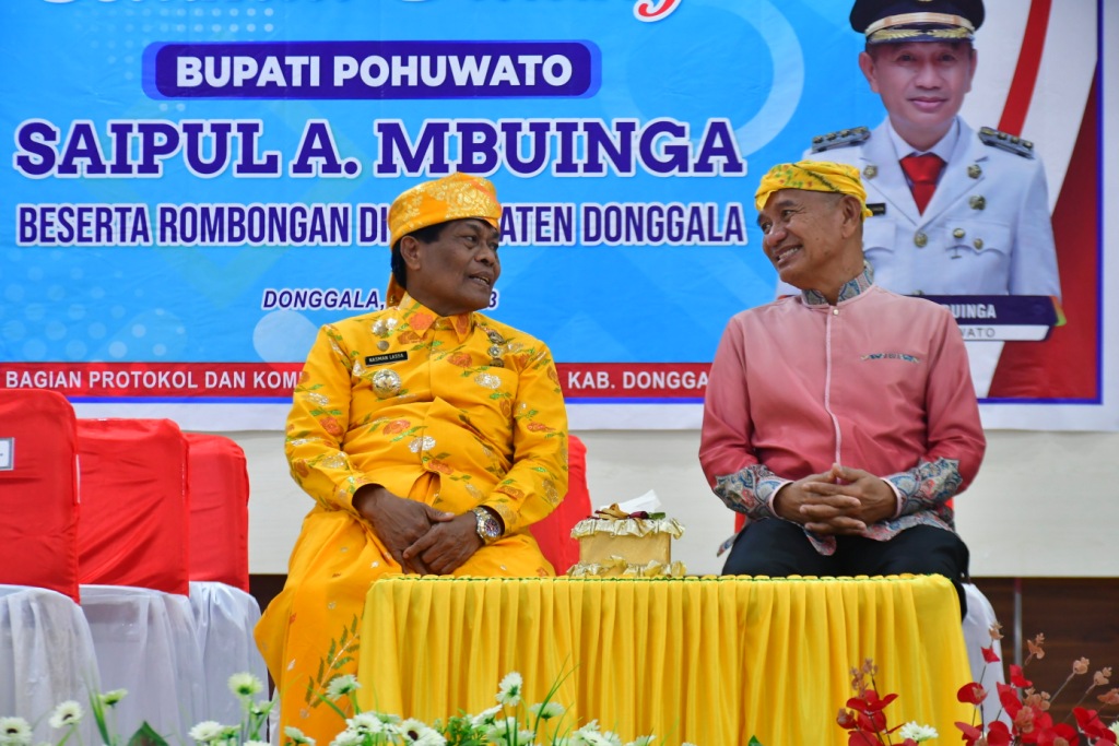 Bupati Pohuwato, Saipul A. Mbuinga bersama Bupati Donggala
