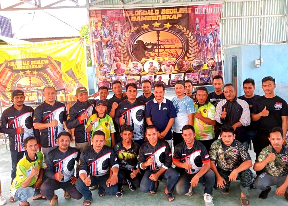 Peserta Menembak