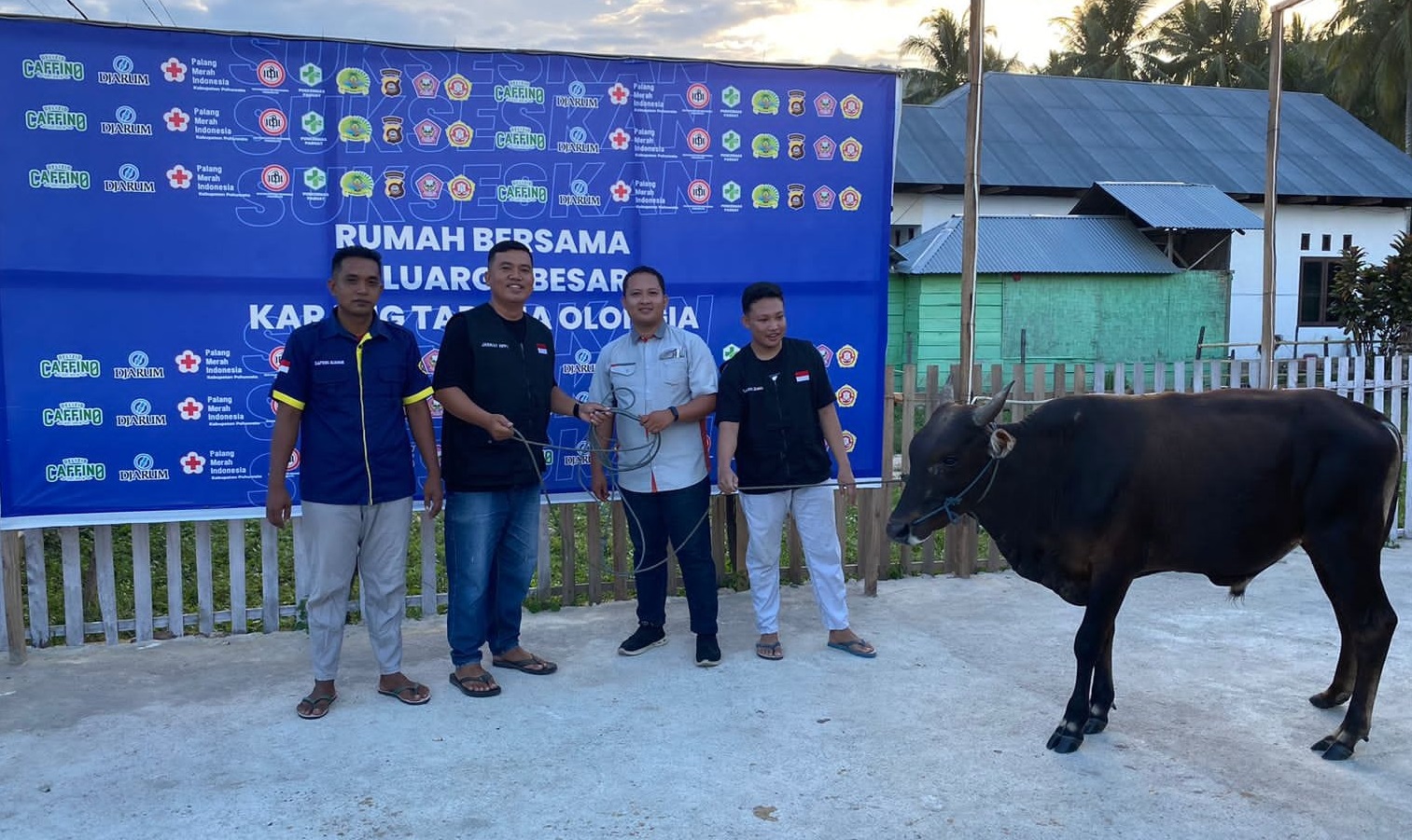 Karang Taruna Olongia terima hewan kurban-dulohupa.id-