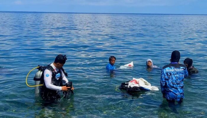 PB IKA SMP 56 – SMA 3 Gorontalo Ajak Warga Jaga Kebersihan Laut
