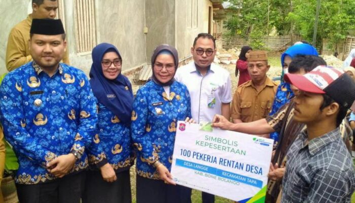 100 Pekerja Rentan di Desa Langge Terima Jamsostek BPJS Ketenagakerjaan