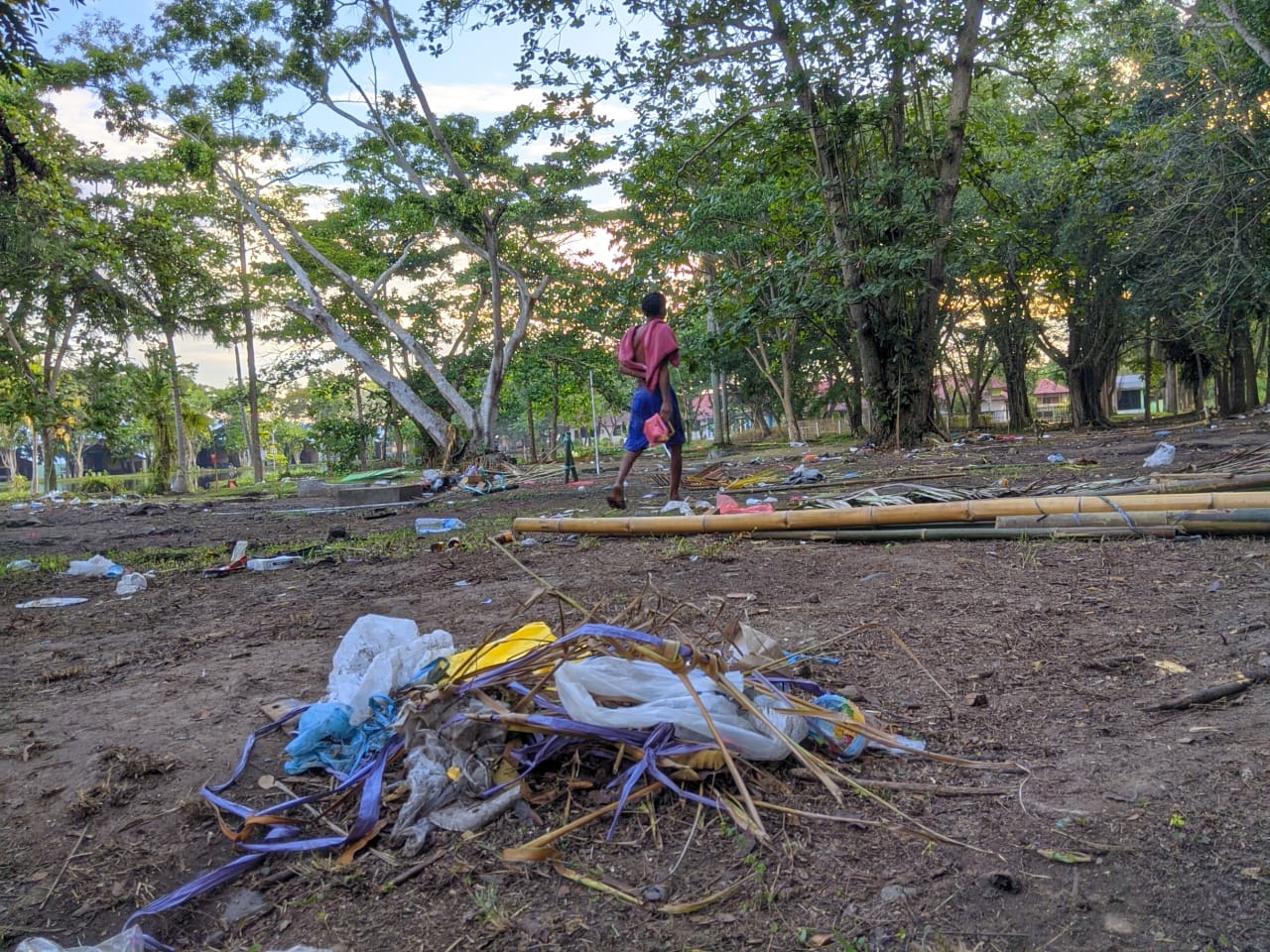 Sampah berserakan