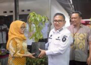 Pemkot Gorontalo Bagikan 3.700 Bibit Cabai untuk Tekan Inflasi