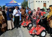 Tiga Kelompok Wanita Tani  di Bone Bolango Terima Bantuan Alat dan Mesin Pertanian
