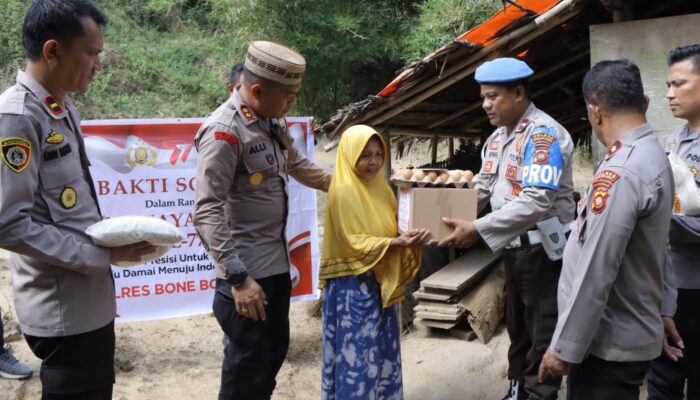 HUT Bhayangkara, Polres Bone Bolango Bantu Warga Kurang Mampu