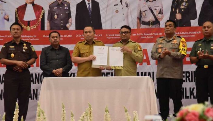 Pemprov Gorontalo Serahkan Dana Hibah Rp9,65 Miliar ke Bawaslu