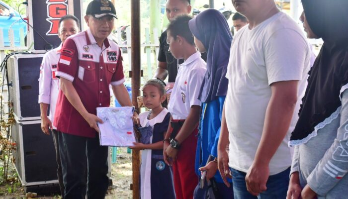 Bupati Pohuwato Serahkan Bantuan Ekonomi Kerakyatan di Wonggarasi