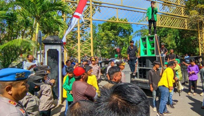 Massa Aksi Demo Bupati Gorontalo Terkait Kasus Ifana Abdurahman