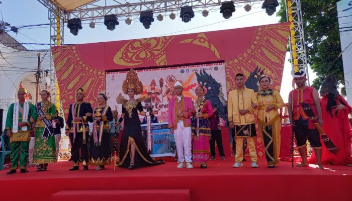 Peserta Berbagai Daerah Tampilkan Kreasi Busana di Gorontalo Karnaval Karawo
