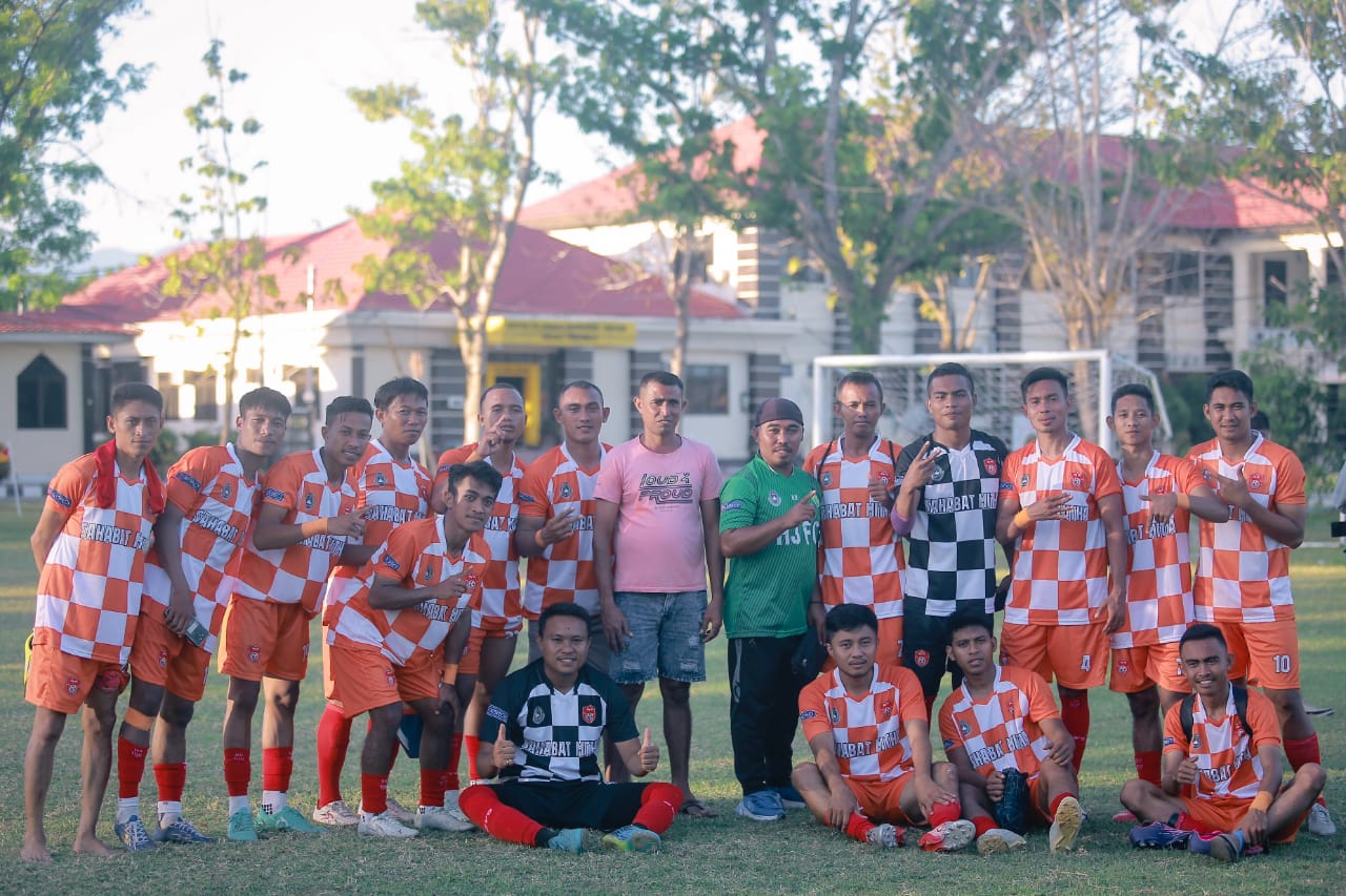 Tim H3 FC yang berhasil melaju ke babak final turnamen sepakbola kemerdekaan yang digelar Polres Pohuwato.foto: Hendrik Gani