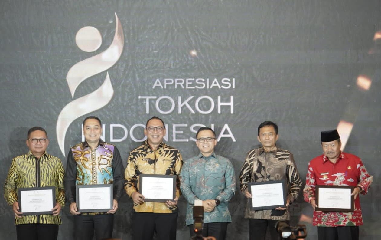 Wali Kota Gorontalo, Marten Taha menjadi salah satu penerima penghargaan Apresiasi Tokoh Indonesia pada bidang pembangunan sumber daya manusia dari media Tempo. Foto: Istimewa.