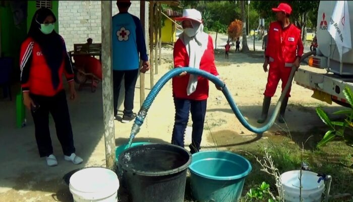 PMI Gorontalo Distribusikan Air Bersih ke Wilayah Terdampak Kemarau