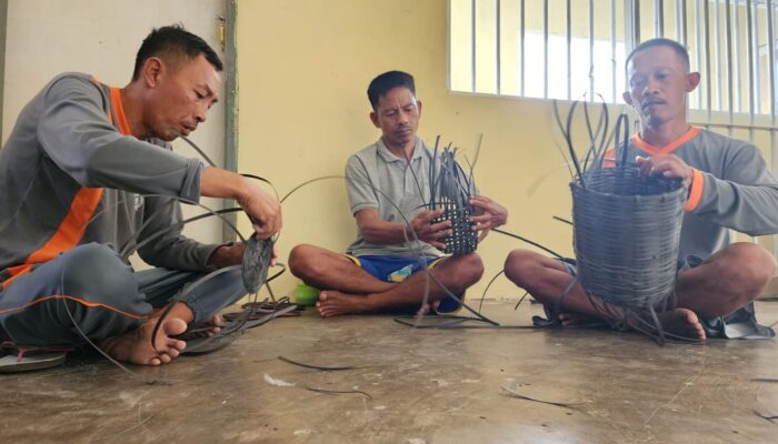 Napi Lapas Pohuwato Sulap Limbah Tali jadi Kerajinan Tas