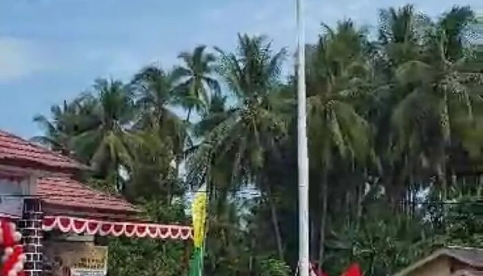 Aksi Panjat Tiang Bendera Saat Upacara HUT RI di Gorut