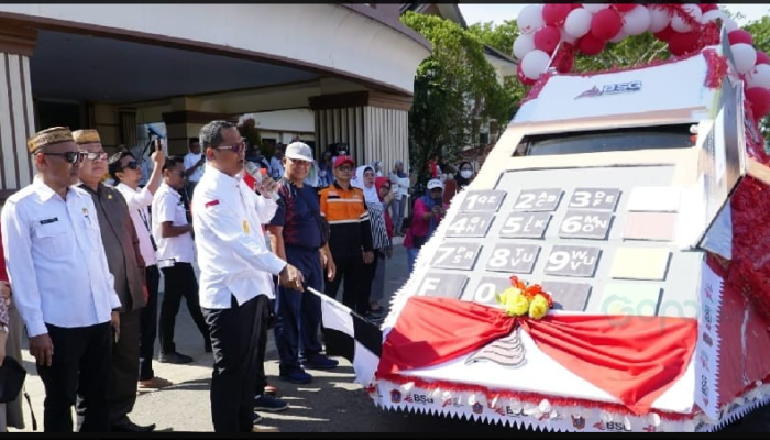 Semarak HUT Proklamasi Ke-78, Bupati Gorut Lepas Peserta Karnaval