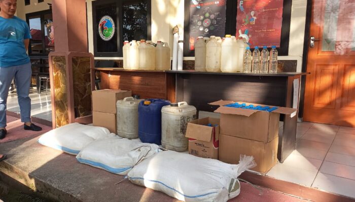 Polres Bone Bolango Sita Ratusan Liter Cap Tikus dari Tempat Produksi Miras