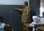 Meja Tenis jadi Papan Tulis Belajar Siswa di Bulango Utara